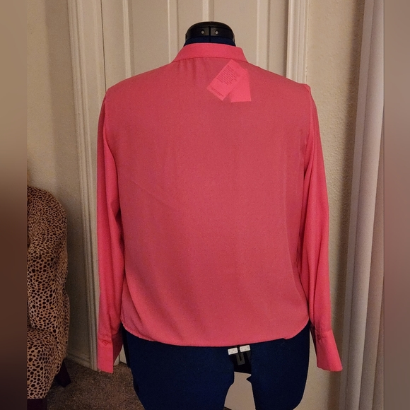 Luxe Moda, Large Fuschia blouse with ruffles. NWT - Picture 2 of 2